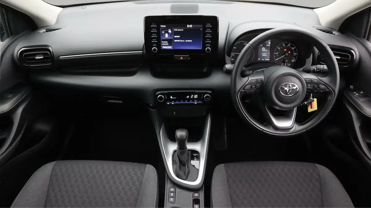 2023-toyota-yaris-15-vvt-i-icon-big-13
