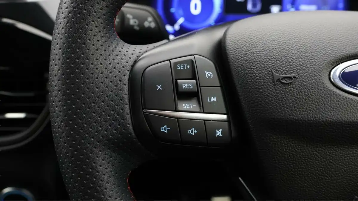 2022-ford-kuga-big-21
