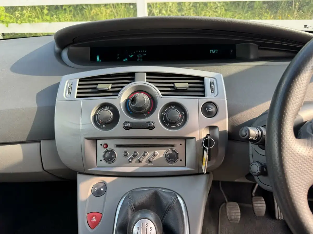 2008-renault-scenic-16-dynamique-big-23