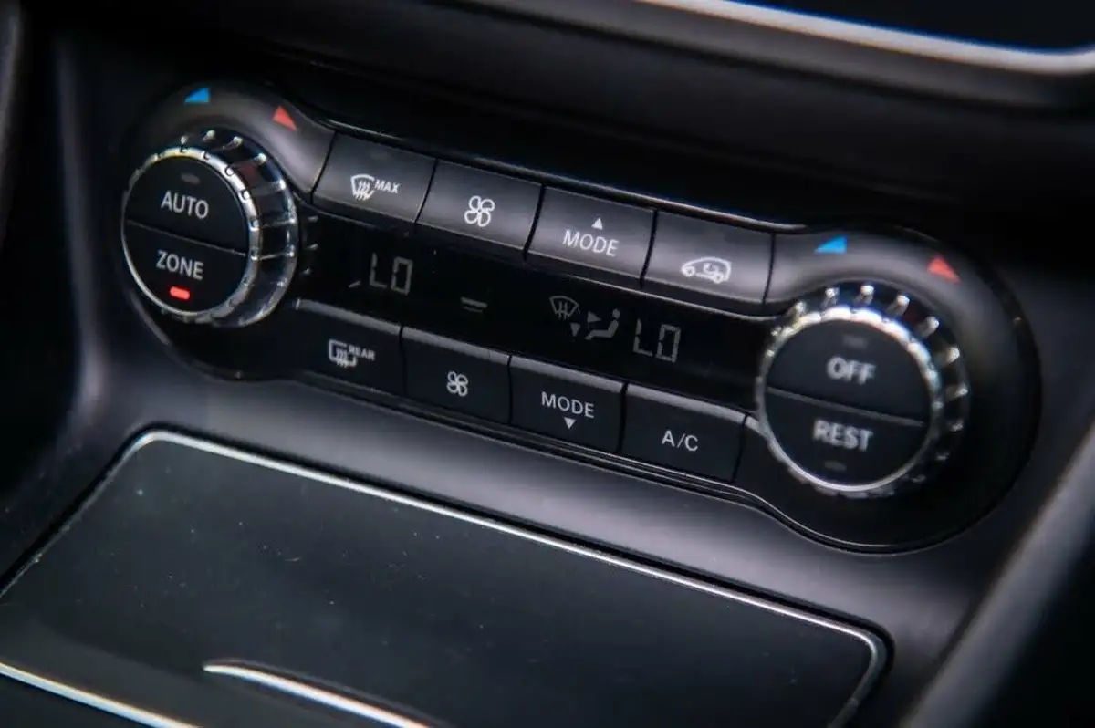 2020-mercedes-benz-gla-class-16-gla-200-amg-line-edition-plus-7g-dct-big-64