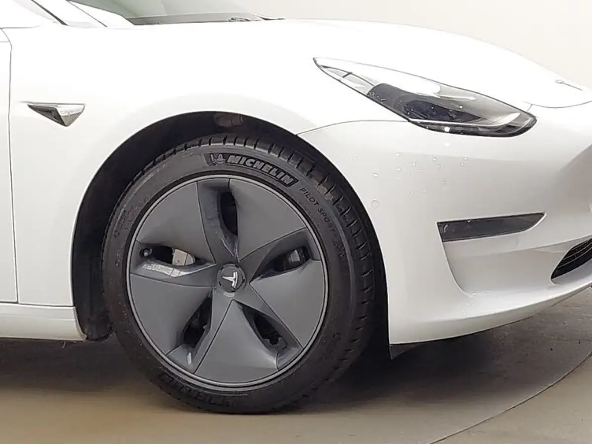 2020-tesla-model-3-e-long-range-big-8