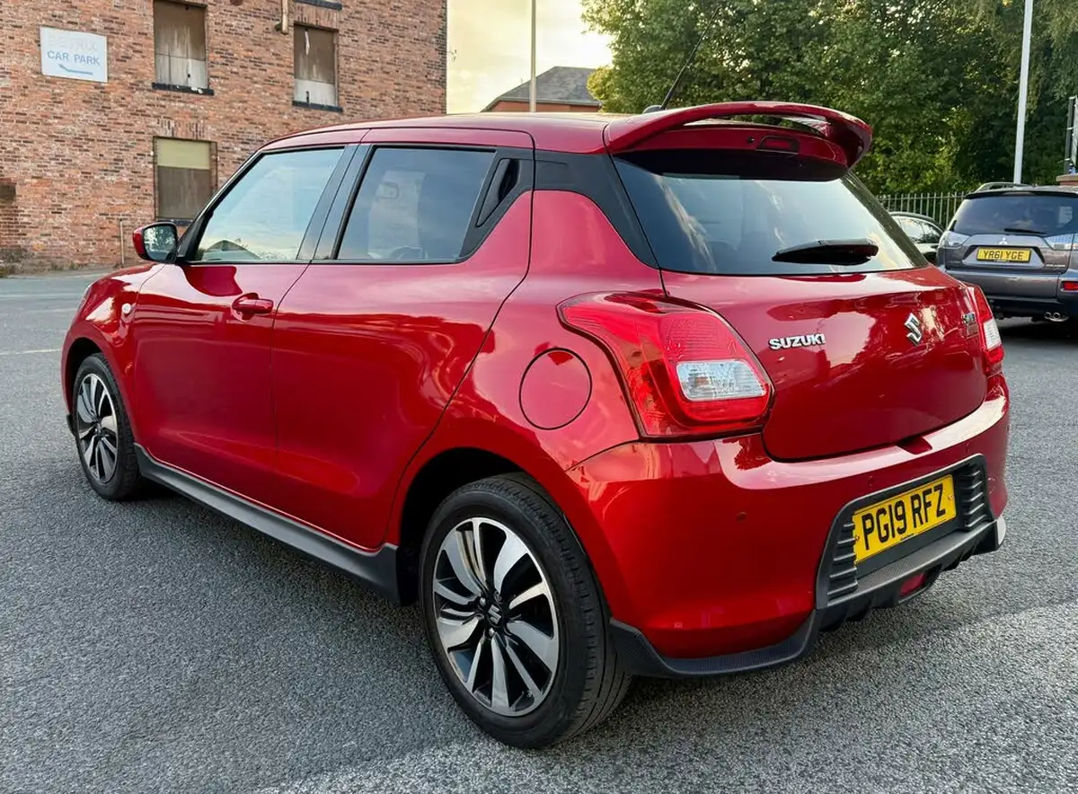 2019-suzuki-swift-12-dualjet-attitude-big-13