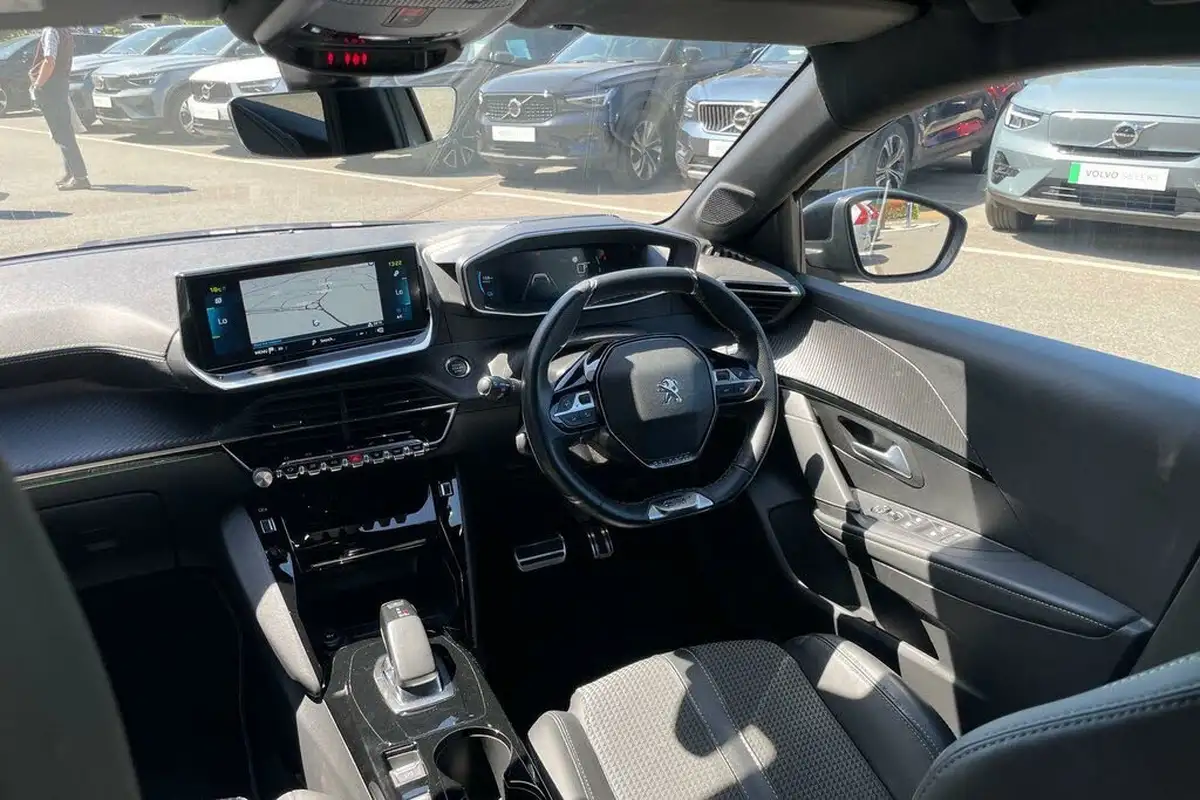 2021-peugeot-208-e-gt-50kwh-big-31