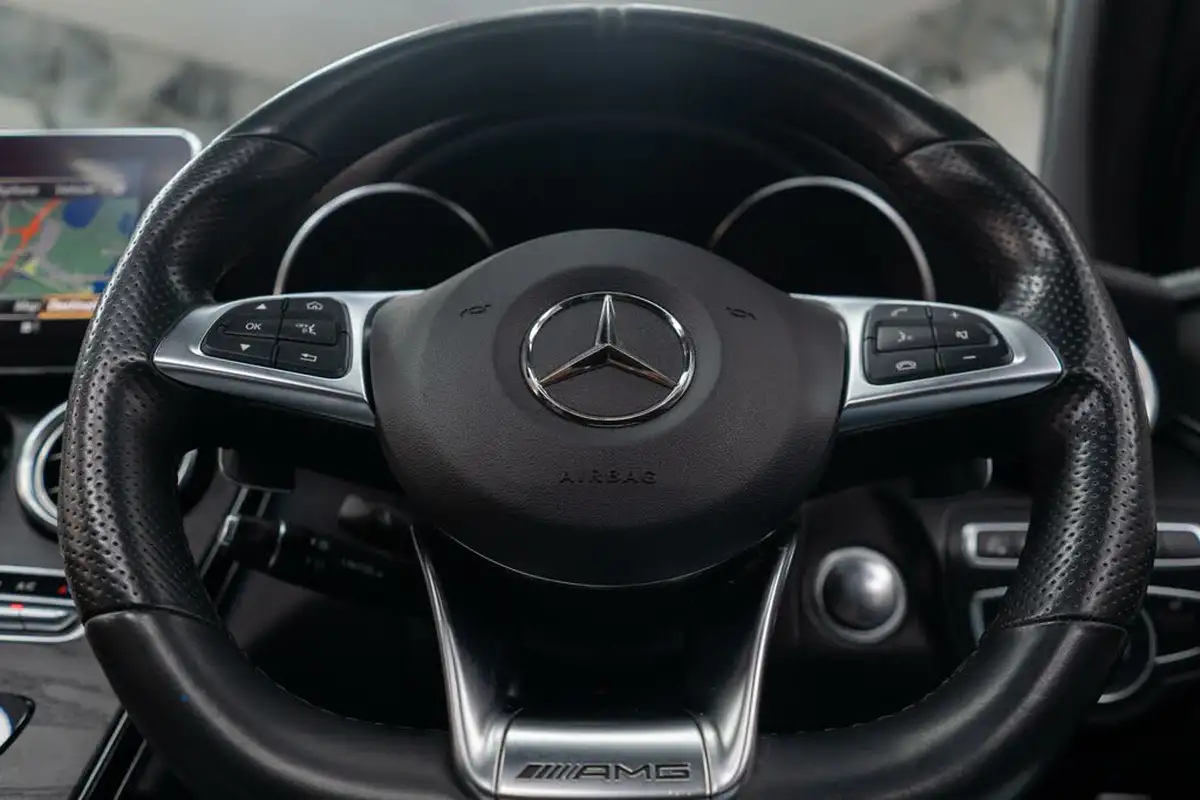 2018-mercedes-benz-glc-class-40-glc-amg-63-premiumss-coupe-4d-big-30
