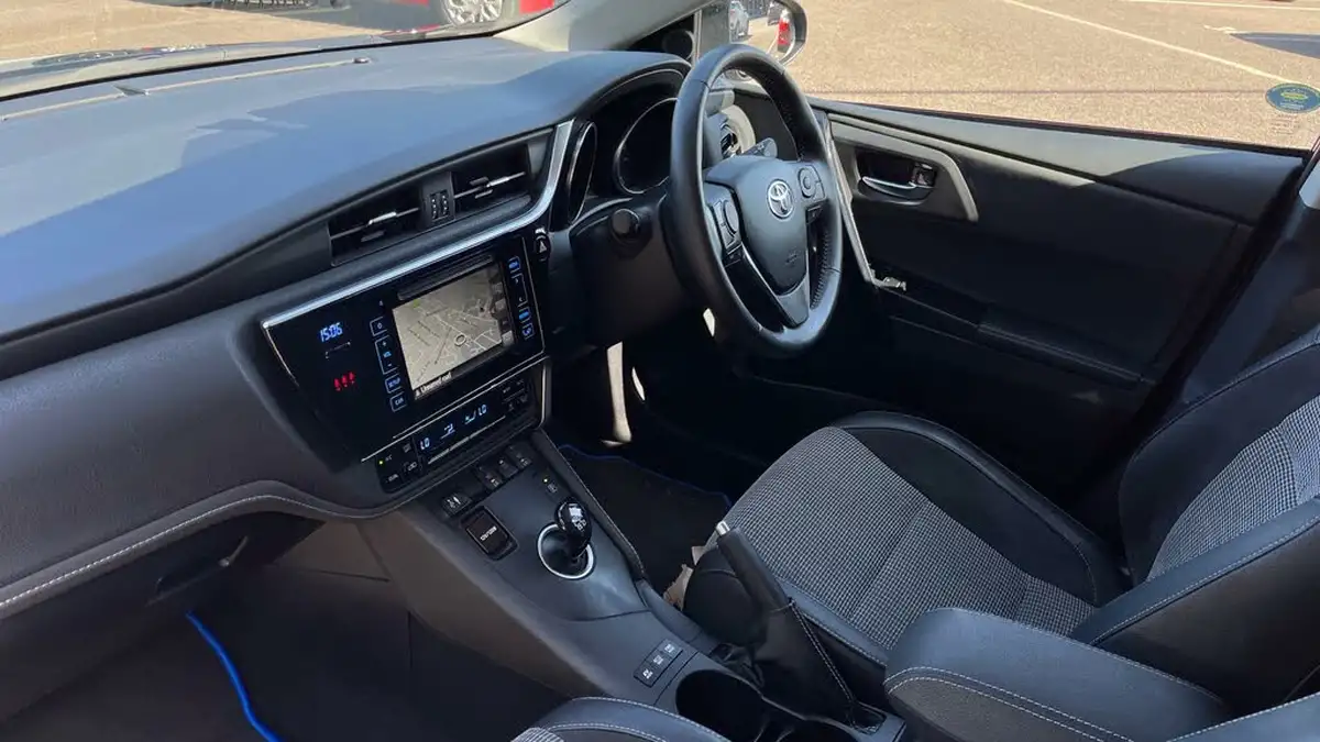 2017-toyota-auris-18-vvt-i-hsd-excel-tss-hatchback-big-32