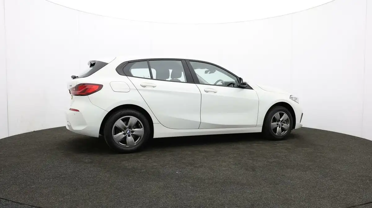 2021-bmw-1-series-15-118i-se-lcp-big-34
