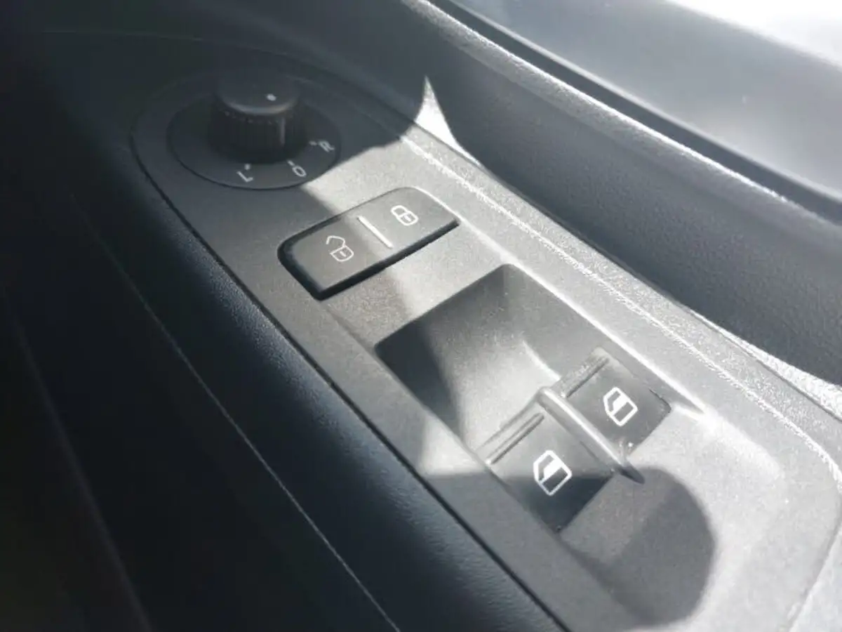 2019-volkswagen-up-10-gti-5d-big-14