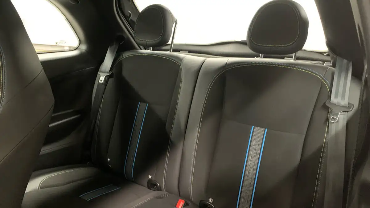 2024-abarth-500-e-500e-big-24