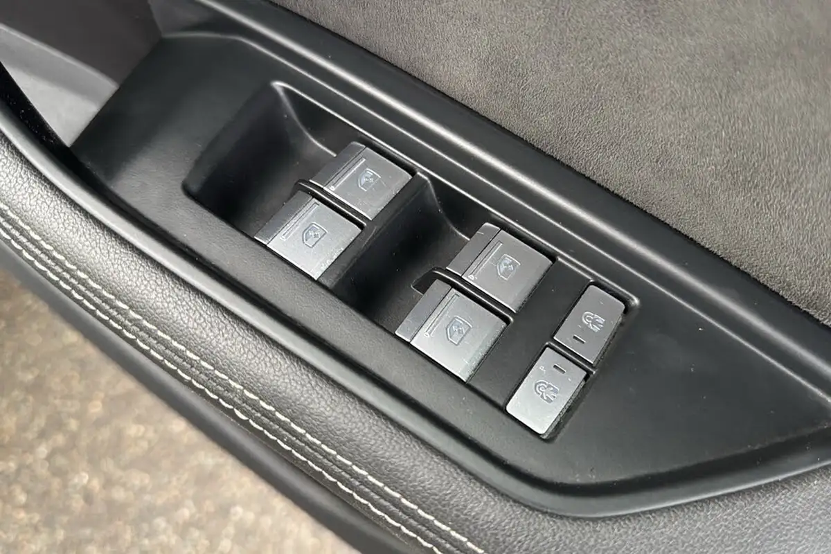 2020-audi-e-tron-55e-s-line-sportback-big-27