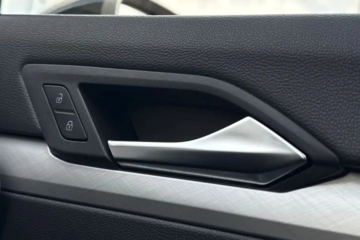 2025-volkswagen-golf-15-etsi-match-big-28