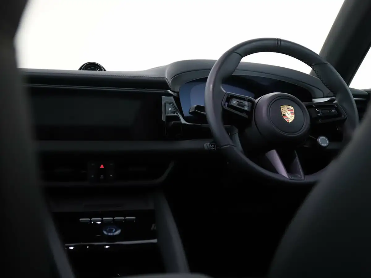 2025-porsche-macan-e-4-electric-big-11