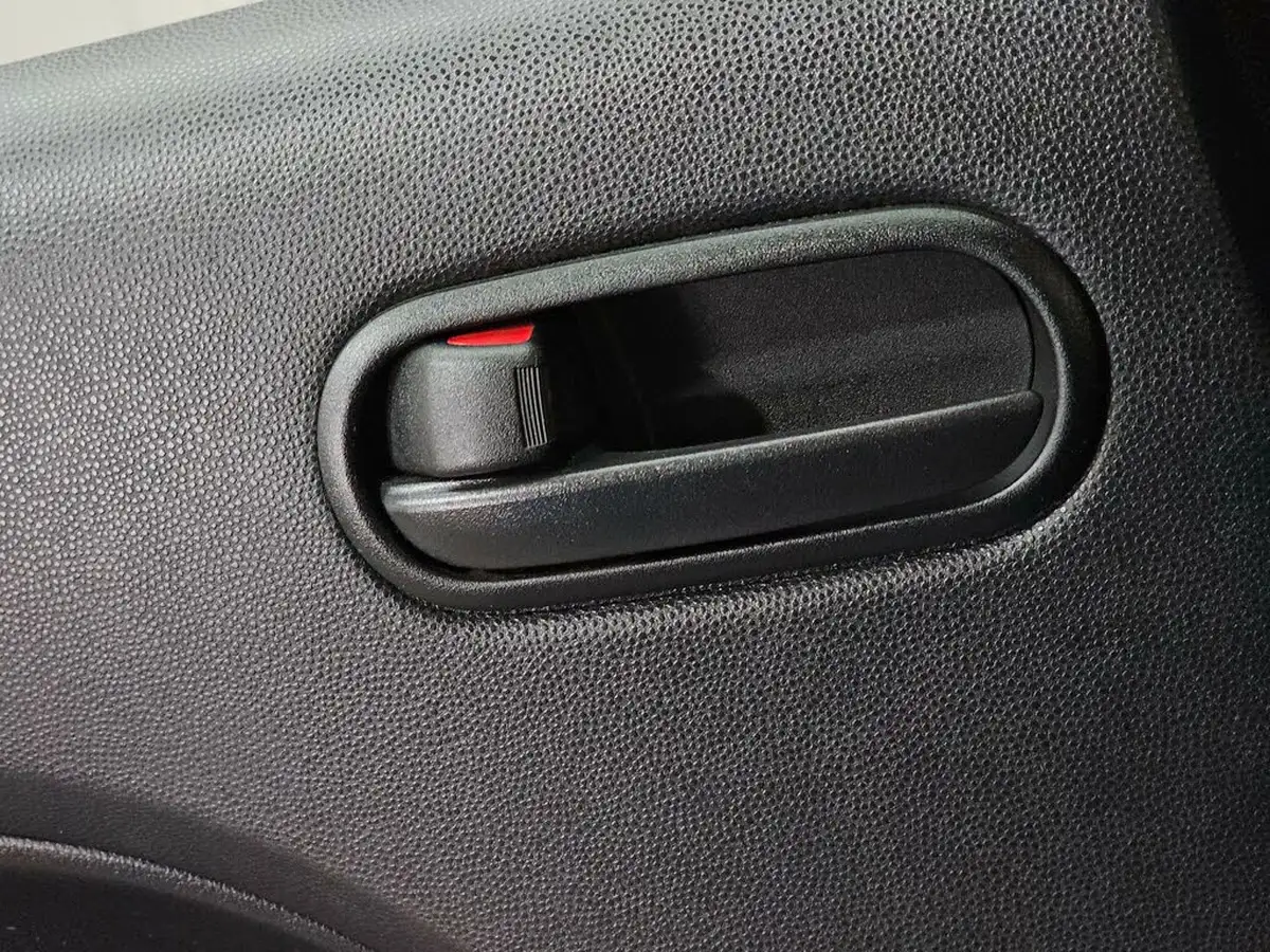 2013-mazda-mazda2-13-ts-air-con-big-27