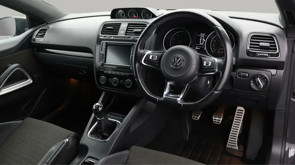 2017-volkswagen-scirocco-20-tsi-gt-bmt-big-8