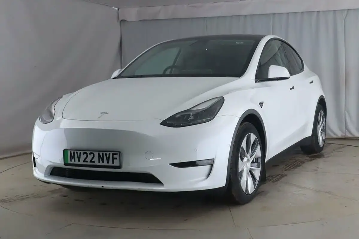 2022-tesla-model-y-e-long-range-big-2