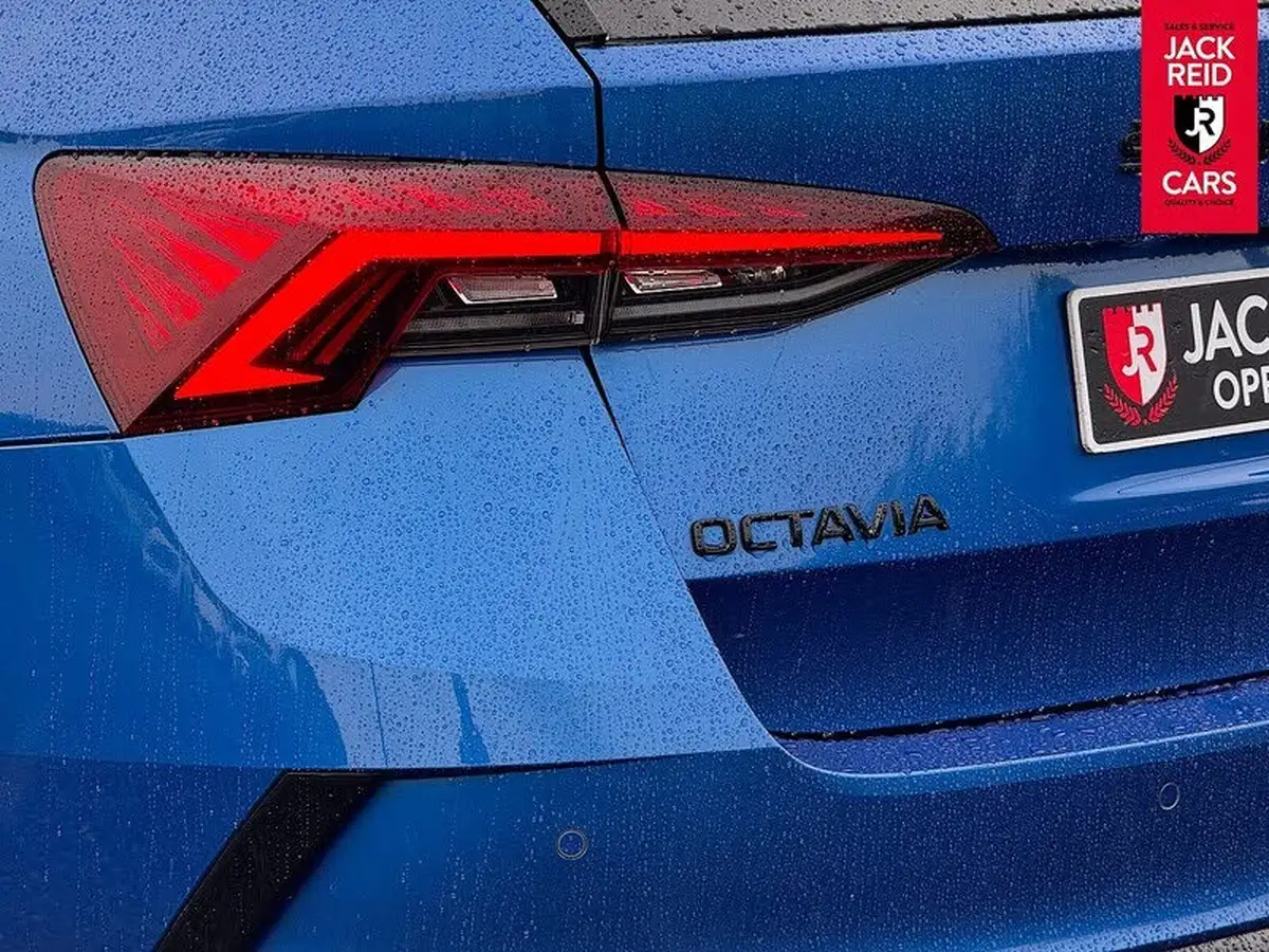2021-skoda-octavia-20tdi-vrs-estate-big-2