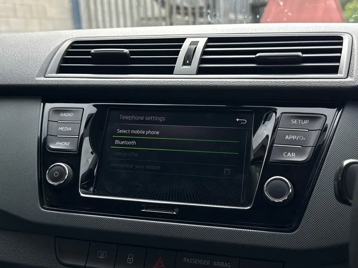 2019-skoda-fabia-10-mpi-s-ss-hatchback-big-10
