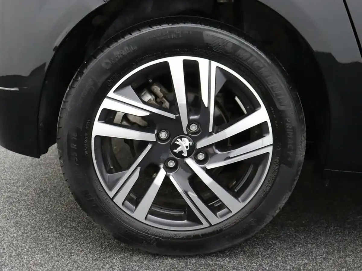 2022-peugeot-208-15-bluehdi-allure-premium-big-6