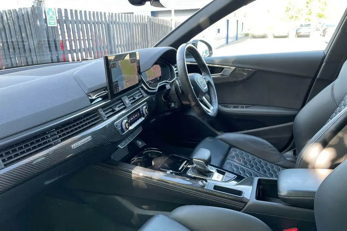 2022-audi-rs4-avant-29-tfsi-carbon-black-big-28