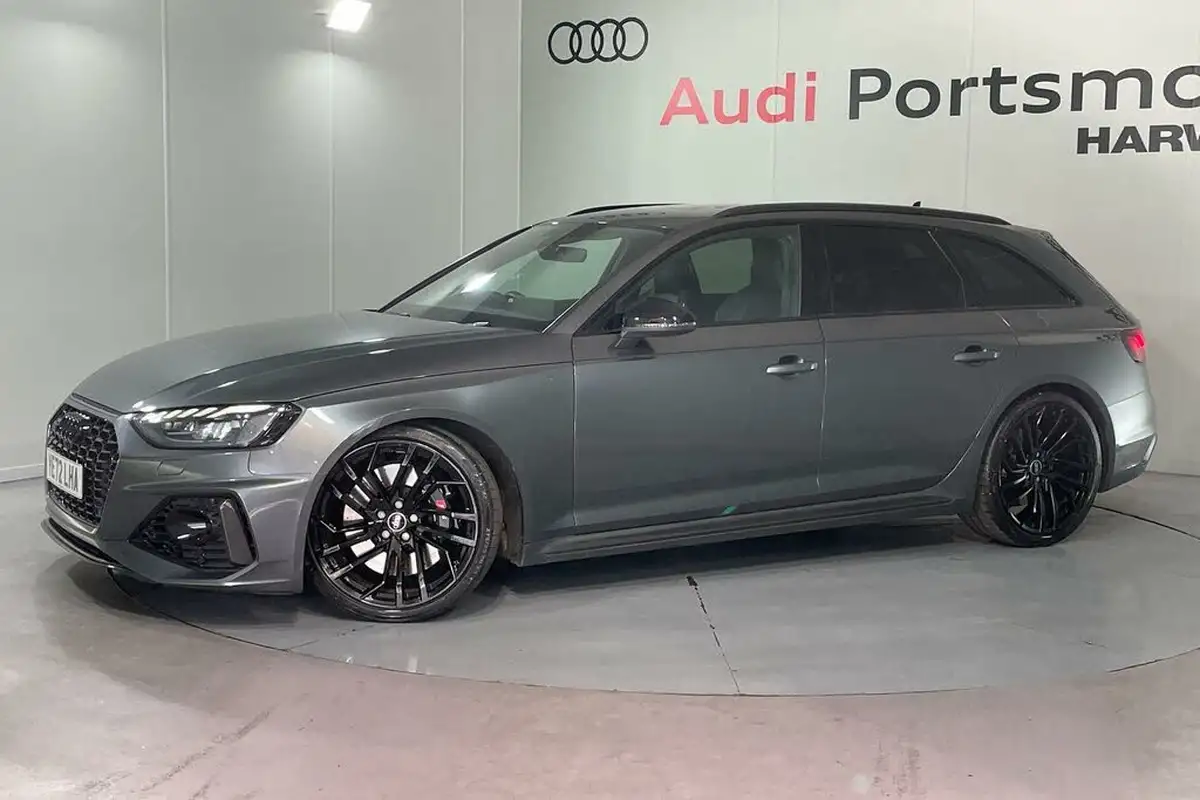 2022-audi-rs4-avant-29-tfsi-carbon-black-big-4