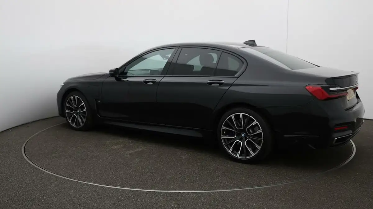 2019-bmw-7-series-30-745e-m-sport-big-35