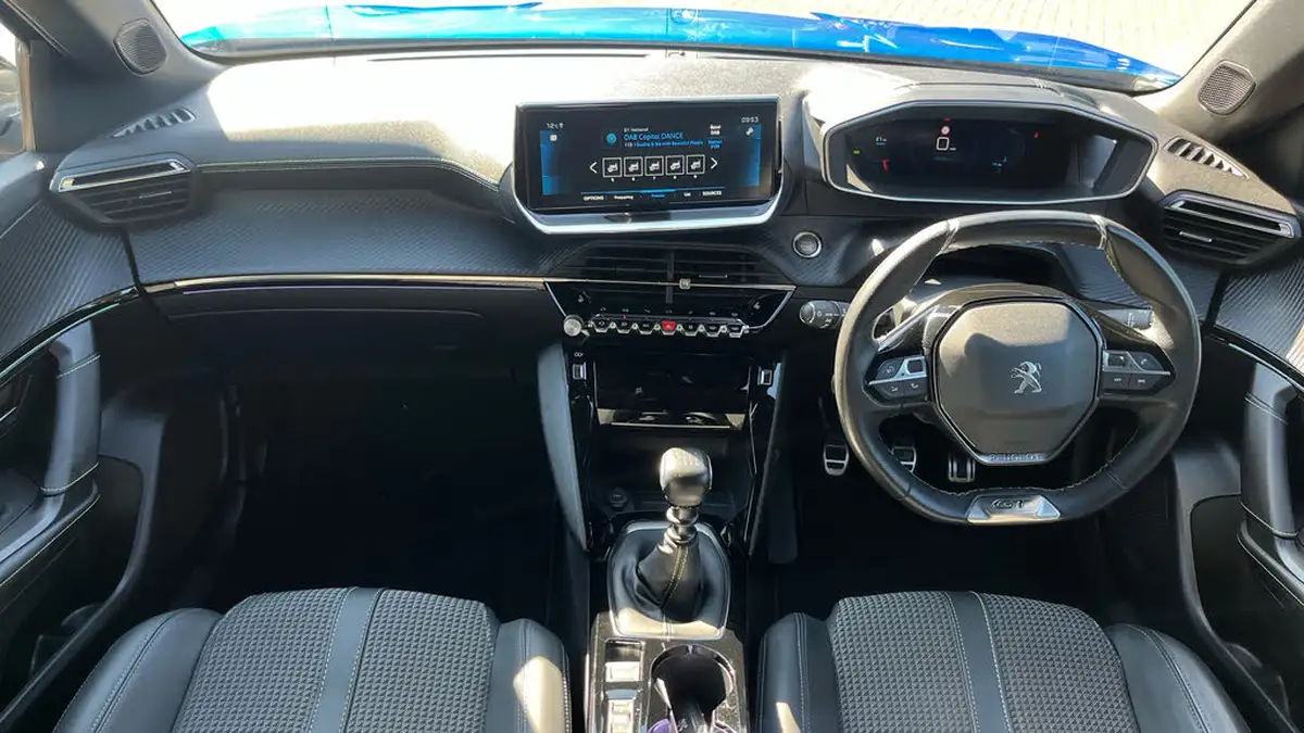 2021-peugeot-2008-suv-12-puretech-gt-big-3