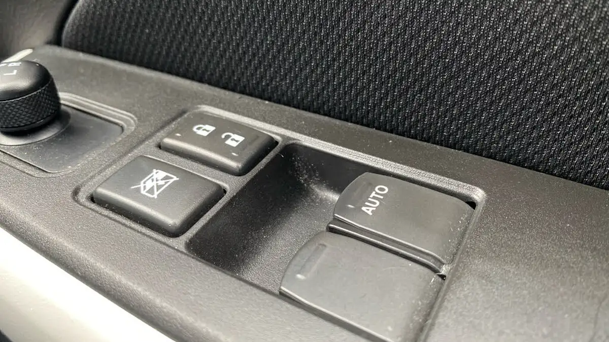 2021-suzuki-swift-12-dualjet-sz-l-big-24