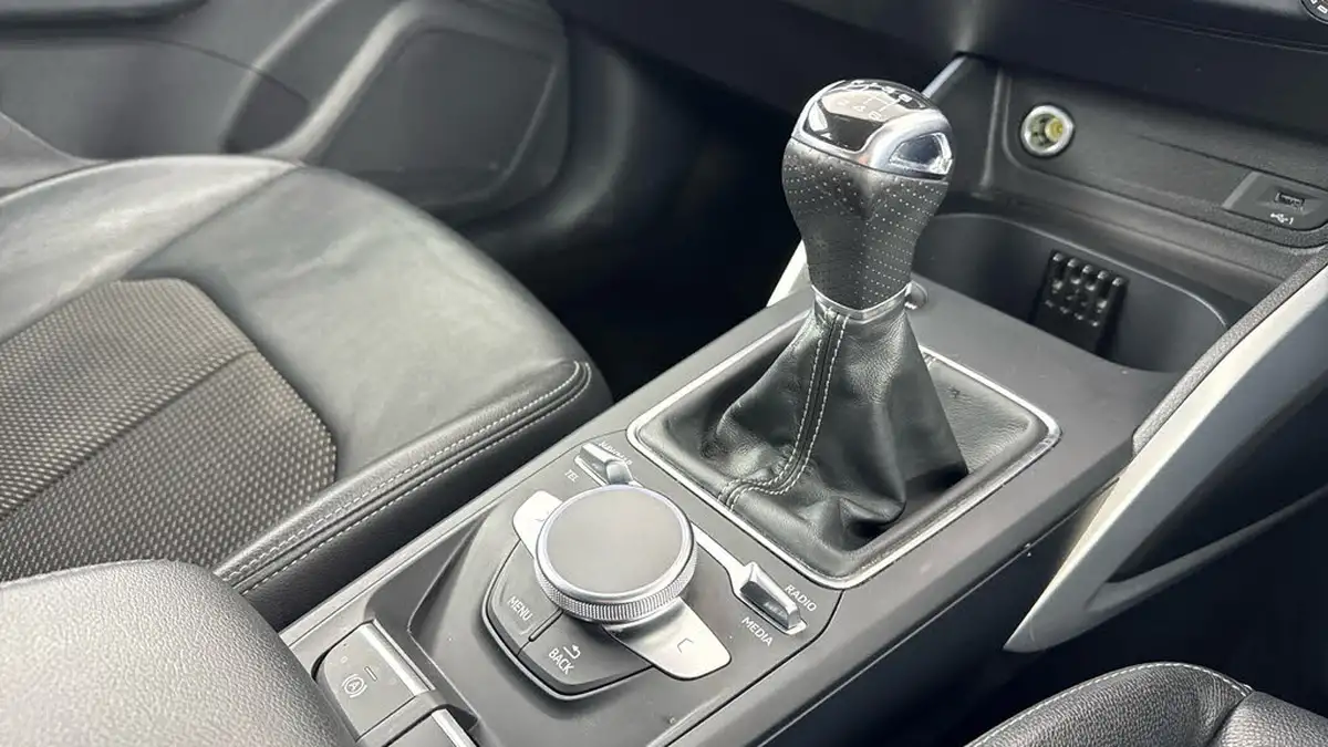2021-audi-q2-10-30-tfsi-s-line-big-15