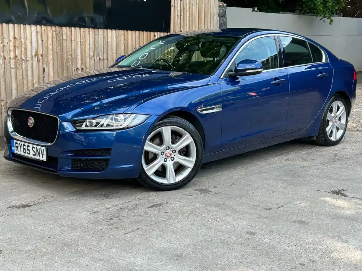 2015-jaguar-xe-20td-portfolio-180ps-auto-big-4