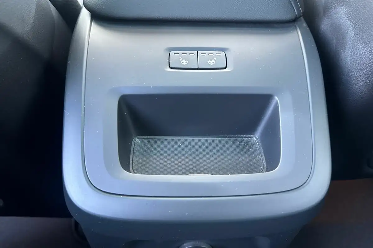 2024-volvo-xc60-20-b5-plus-big-37
