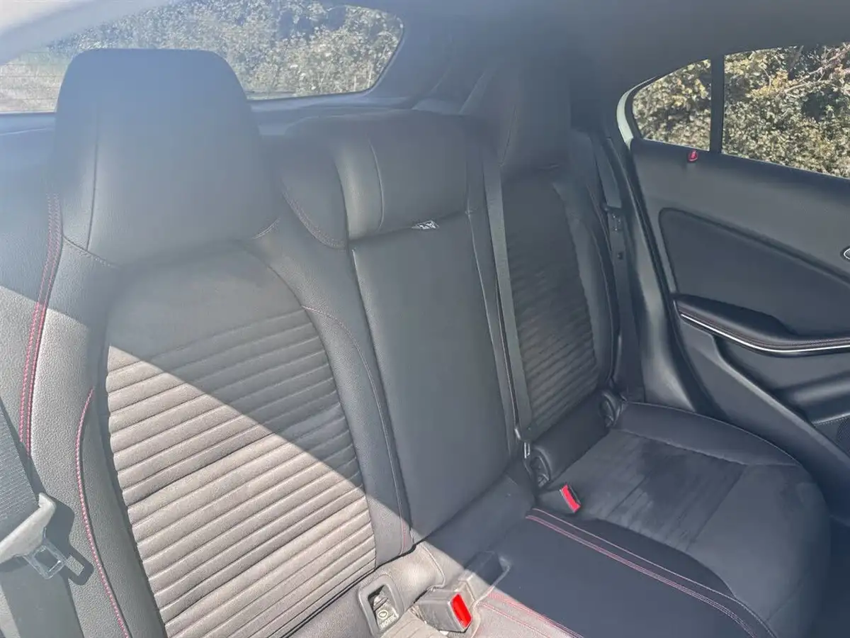 2016-mercedes-benz-a-class-16-a200-amg-line-premiumss-7g-dct-big-10