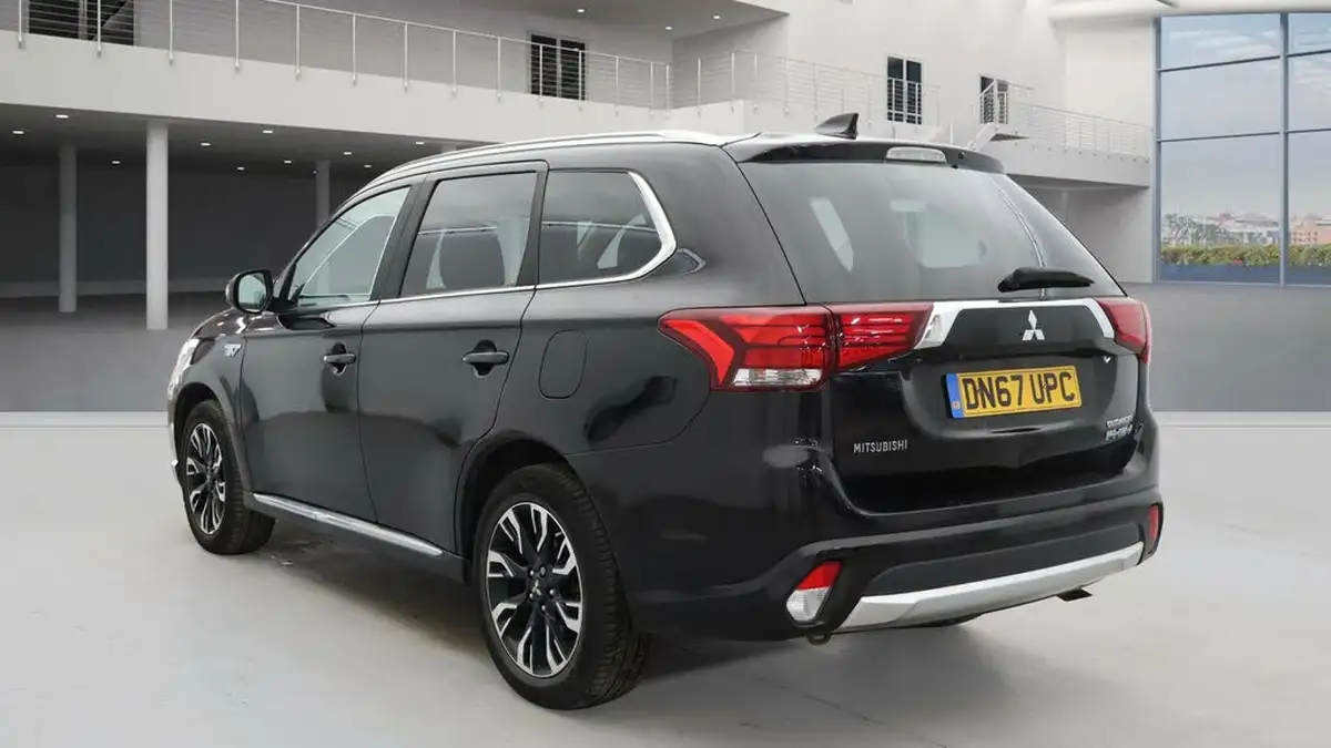 2017-mitsubishi-outlander-20-4hs-phev-5st-big-5