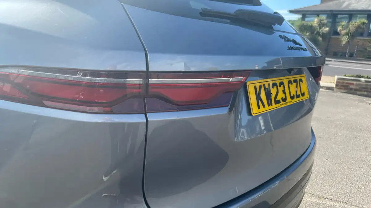 2023-jaguar-f-pace-20-d200-r-dynamic-se-black-big-18