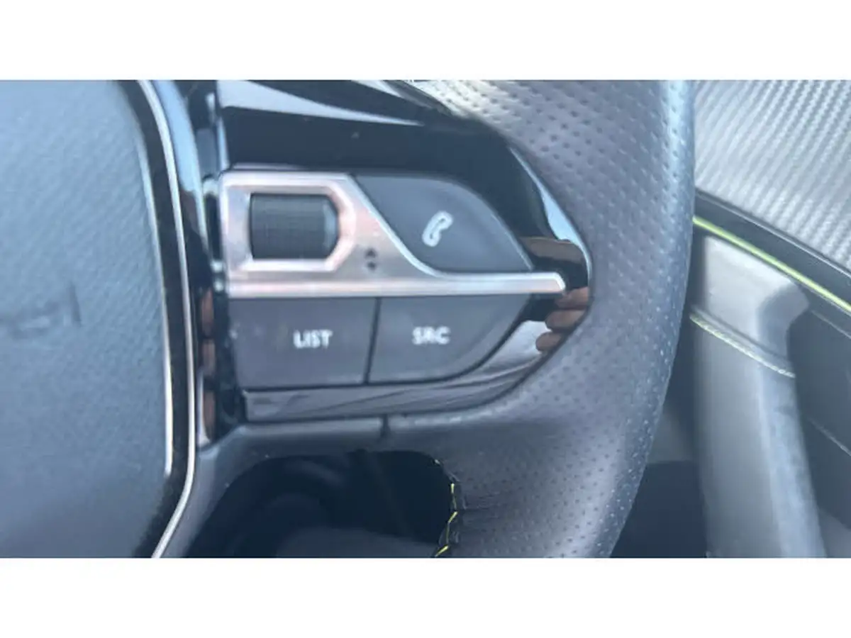 2022-peugeot-2008-suv-12-puretech-gt-big-44