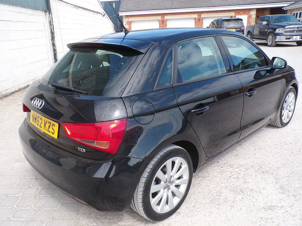 2012-audi-a1-16td-sportback-5d-big-7