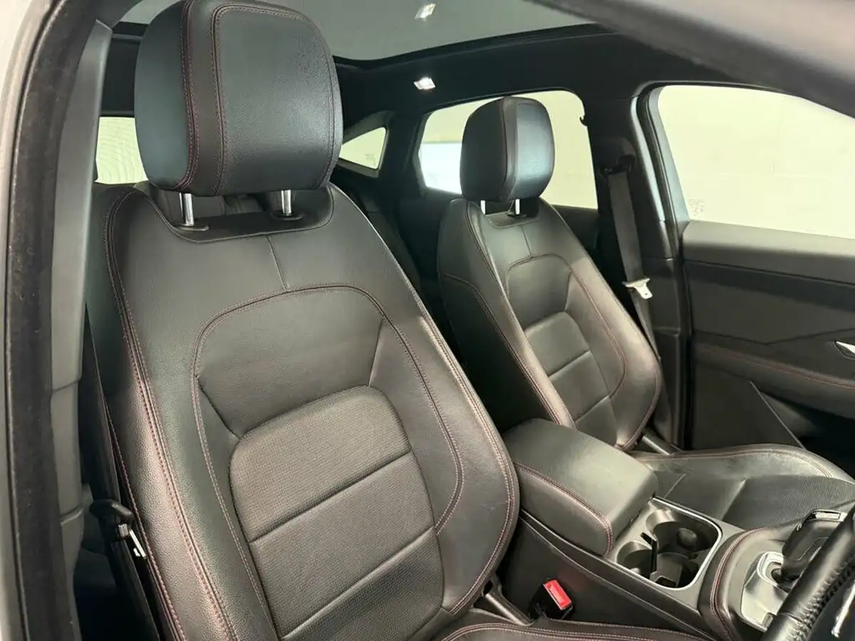 2020-jaguar-e-pace-20-i4d-chequered-flag-180ps-big-9