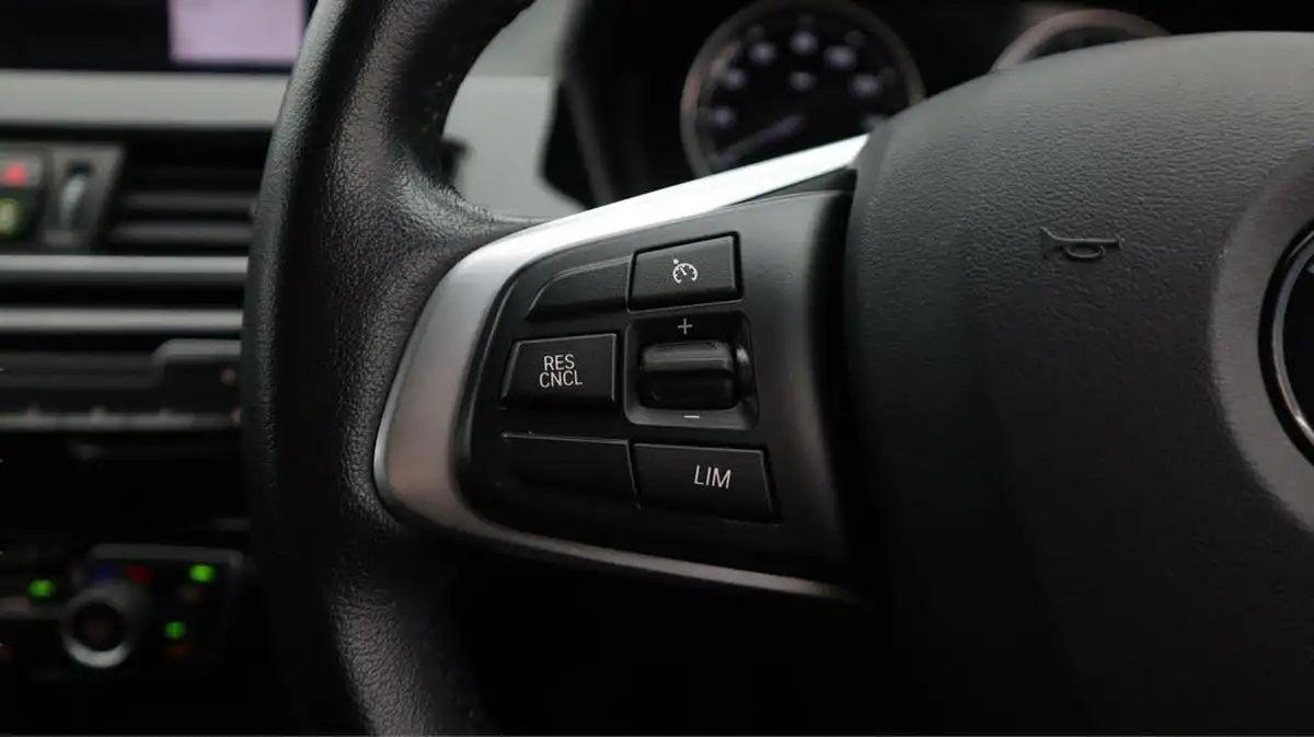 2021-bmw-x1-15-xdrive-25e-phev-xline-big-22