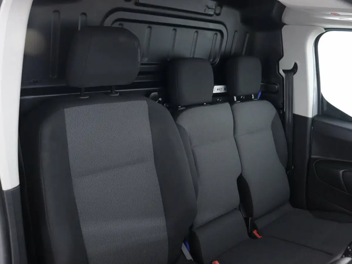 2021-vauxhall-combo-15cdti-griffin-2000-big-35