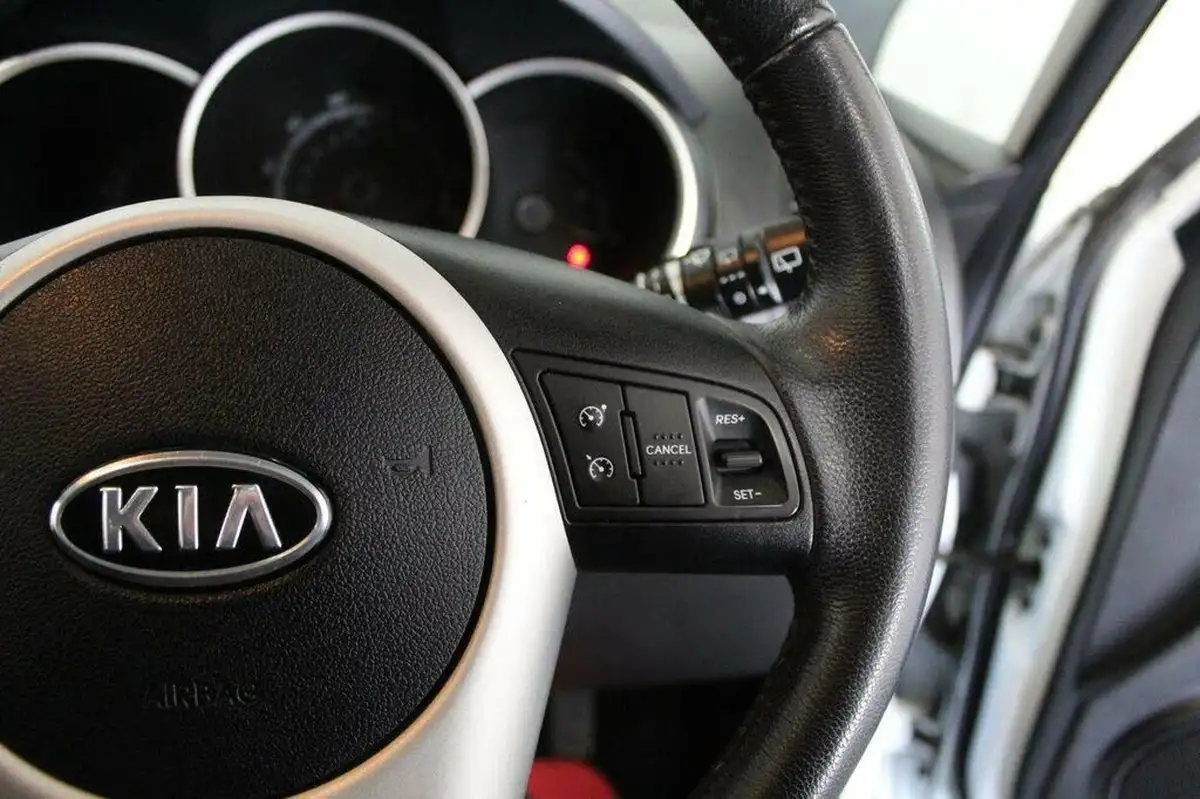 2011-kia-venga-16-3-auto-big-38