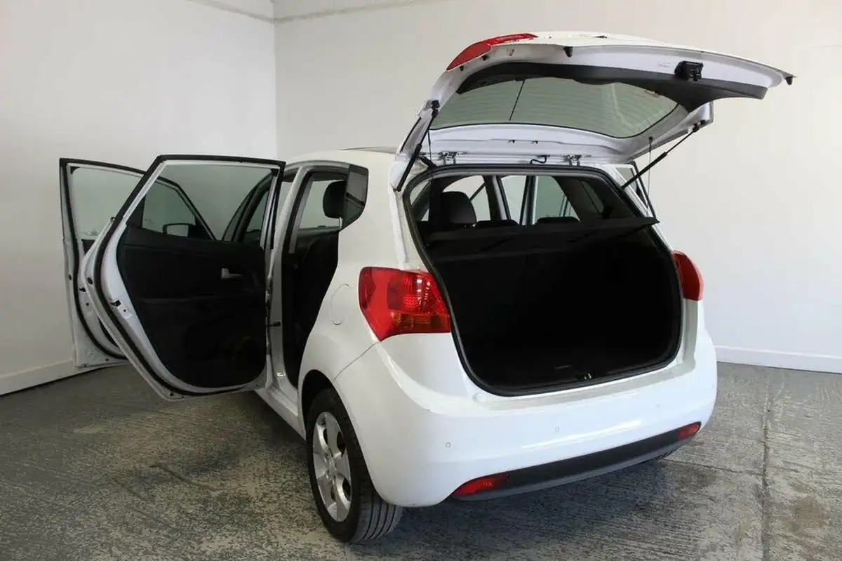 2011-kia-venga-16-3-auto-big-14