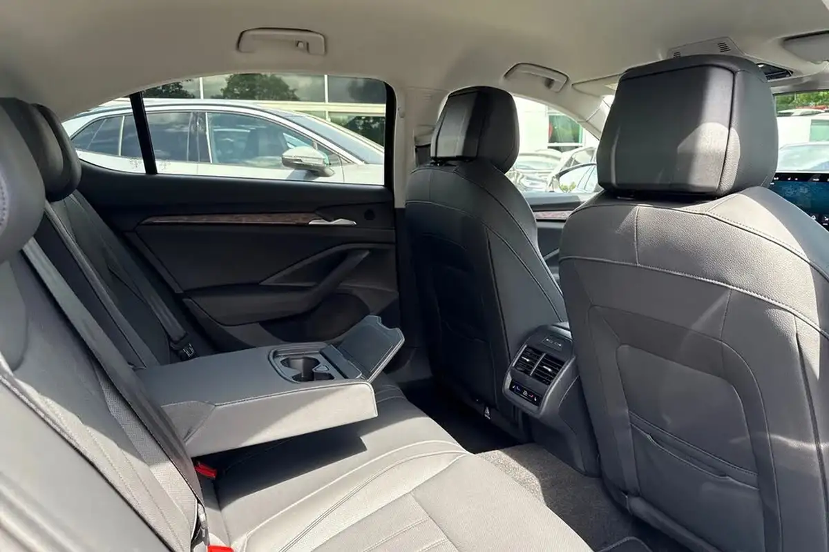 2025-skoda-superb-20tdi-laurin-klement-193ps-4x4-hatchback-big-47