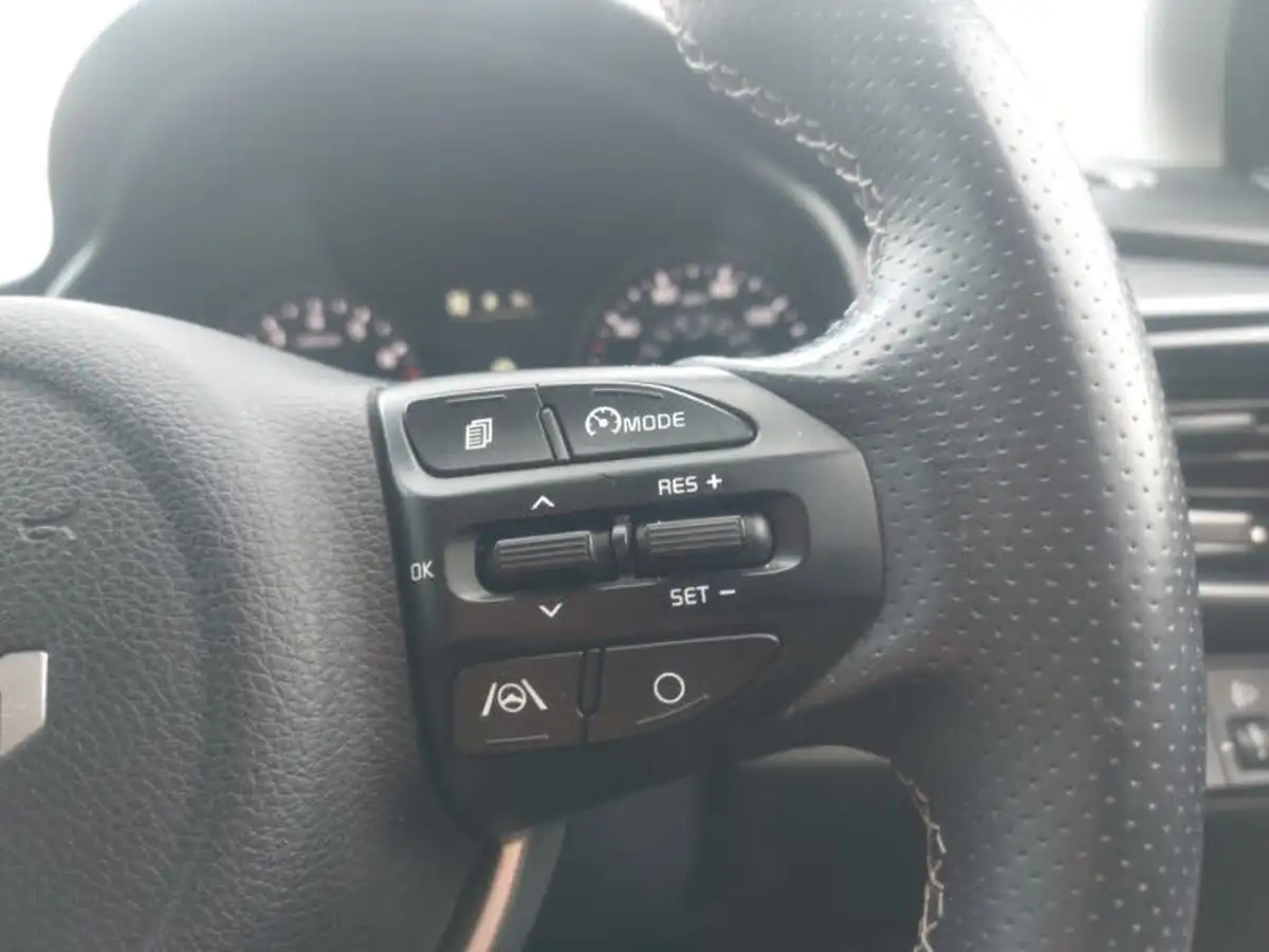 2021-kia-stonic-10-t-gdi-connect-big-16