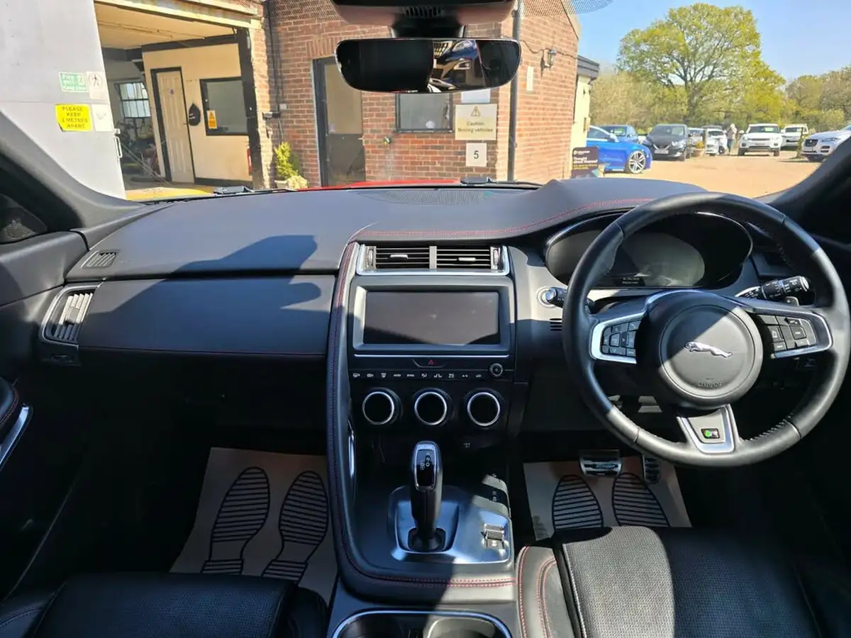 2019-jaguar-e-pace-20-i4d-chequered-flag-150ps-big-19