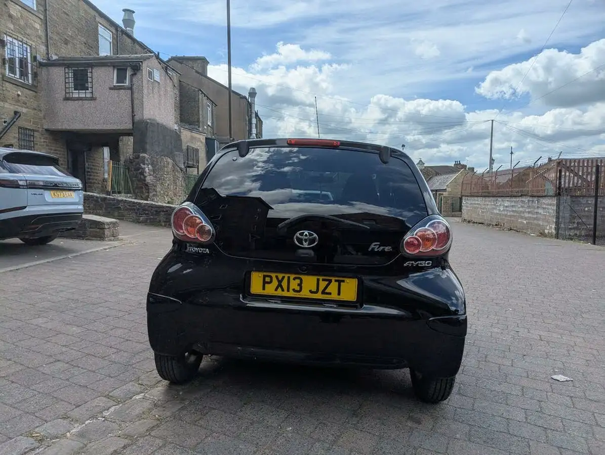 2013-toyota-aygo-10-aygo-fire-5d-big-5