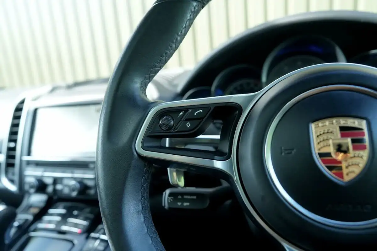 2016-porsche-cayenne-30-s-e-hybrid-big-40