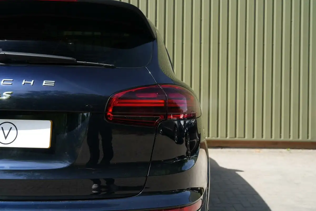 2016-porsche-cayenne-30-s-e-hybrid-big-64