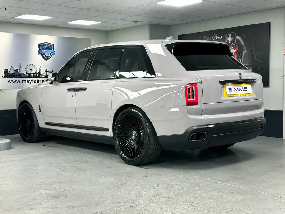 2023-rolls-royce-cullinan-675-black-badge-big-5