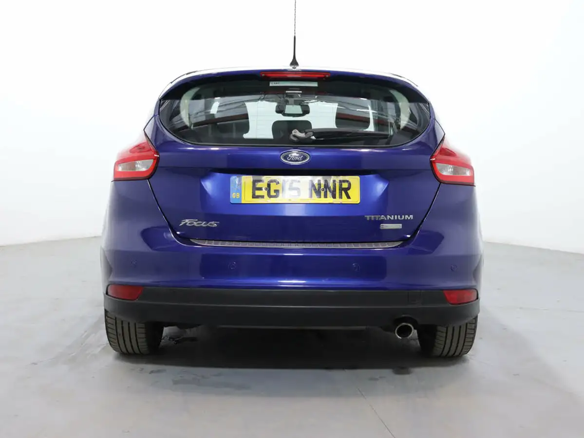 2015-ford-focus-15-titanium-hatchback-big-8