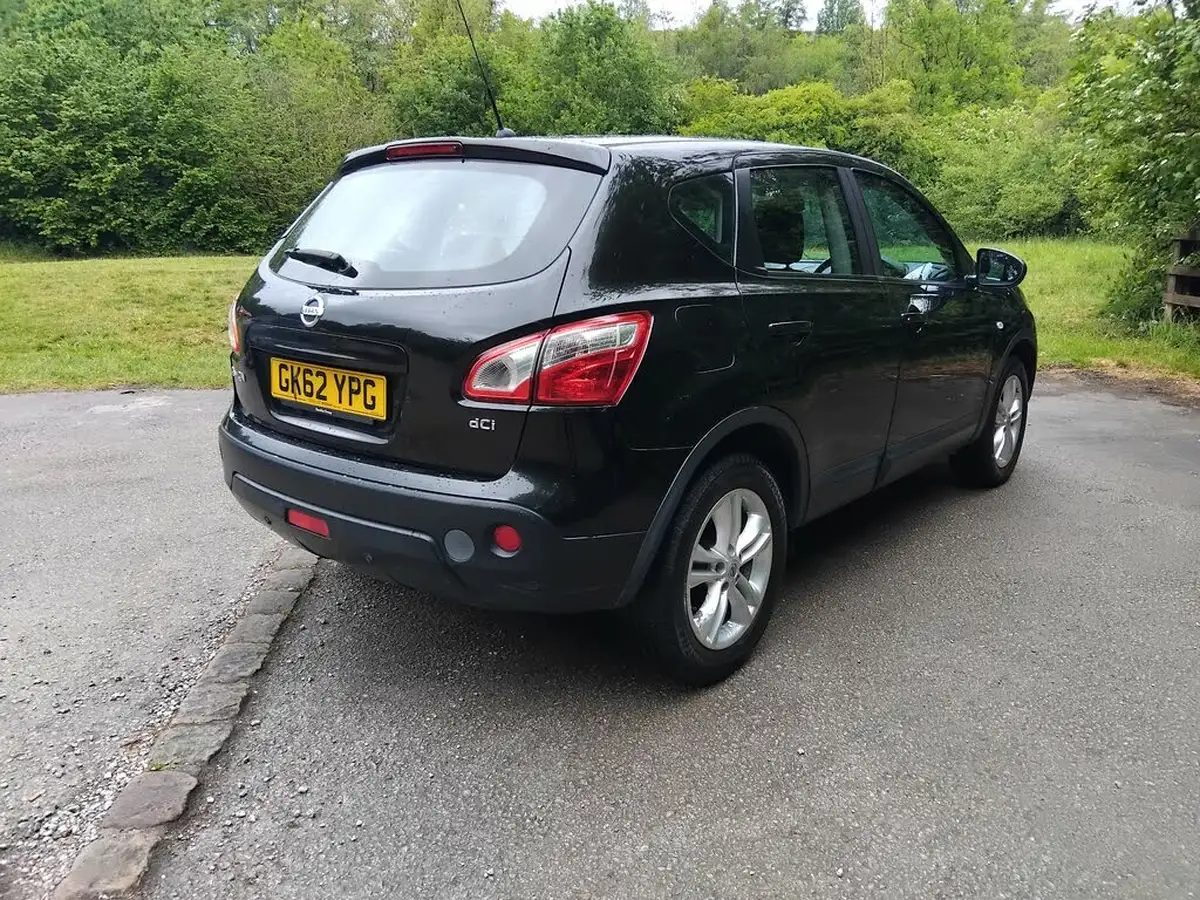 2012-nissan-qashqai-15td-acenta-big-4