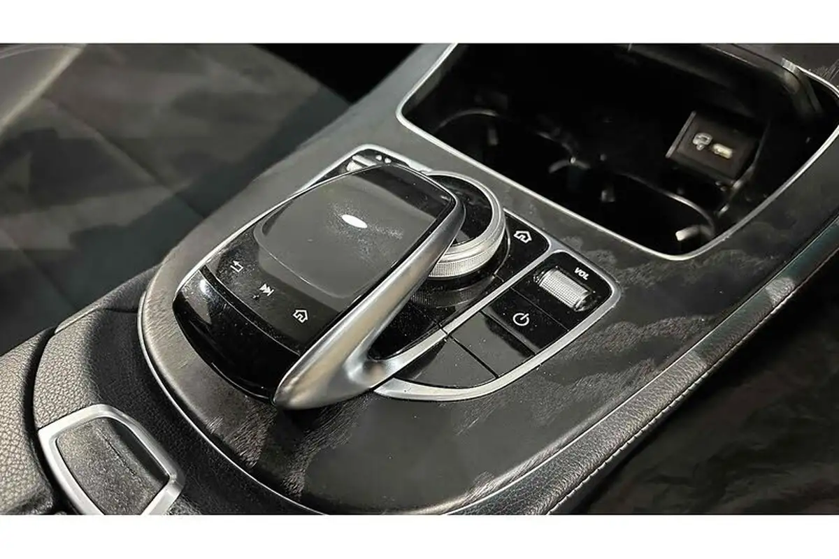 2020-mercedes-benz-e-class-20d-e300de-amg-line-premium-eq-power-saloon-4d-big-47
