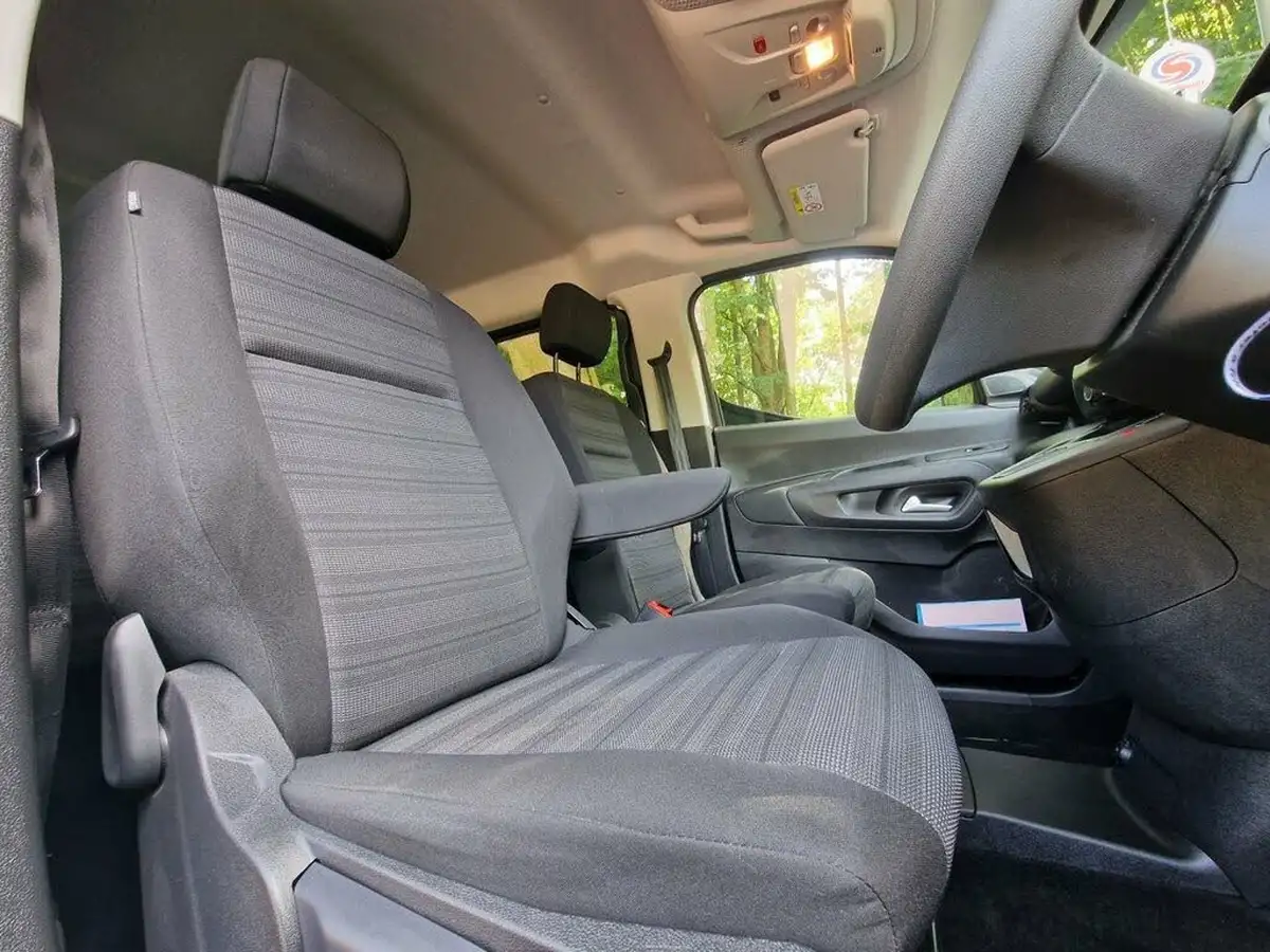 2023-vauxhall-combo-life-e-design-xl-big-32